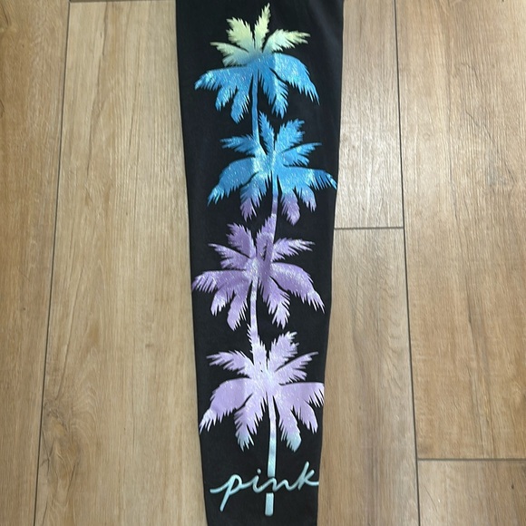 PINK Victoria's Secret Women’s Palm Leggings Size XL. New Without Tags - Picture 2 of 3